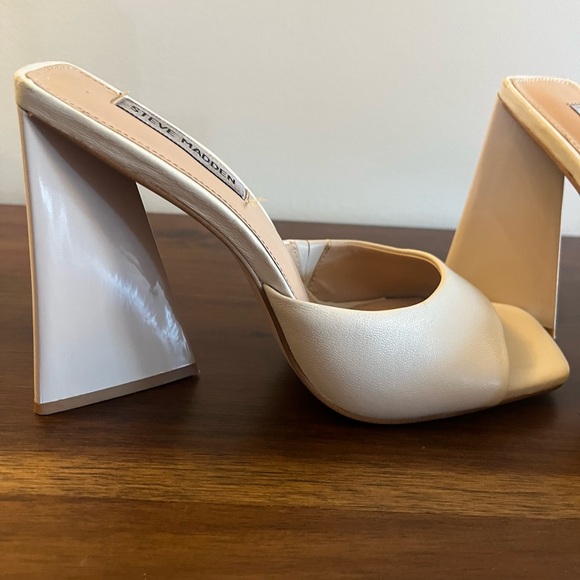 Steve Madden Bone White Mules - Picture 4 of 4